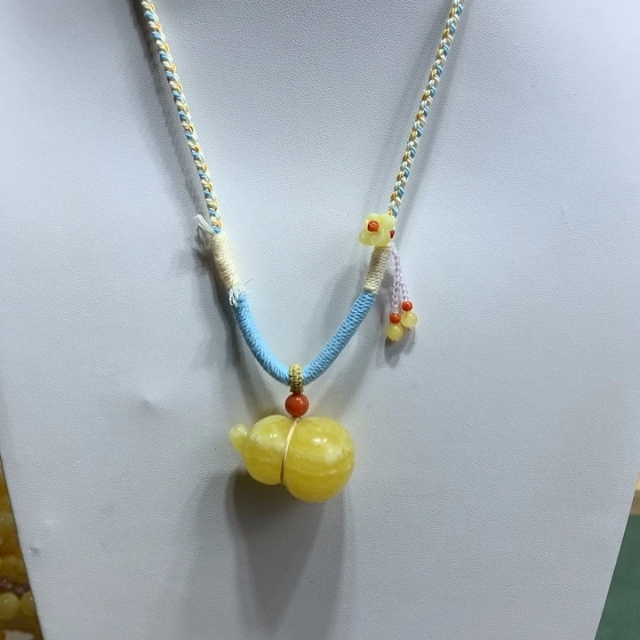 蜜蜡未镶嵌颈饰葫芦