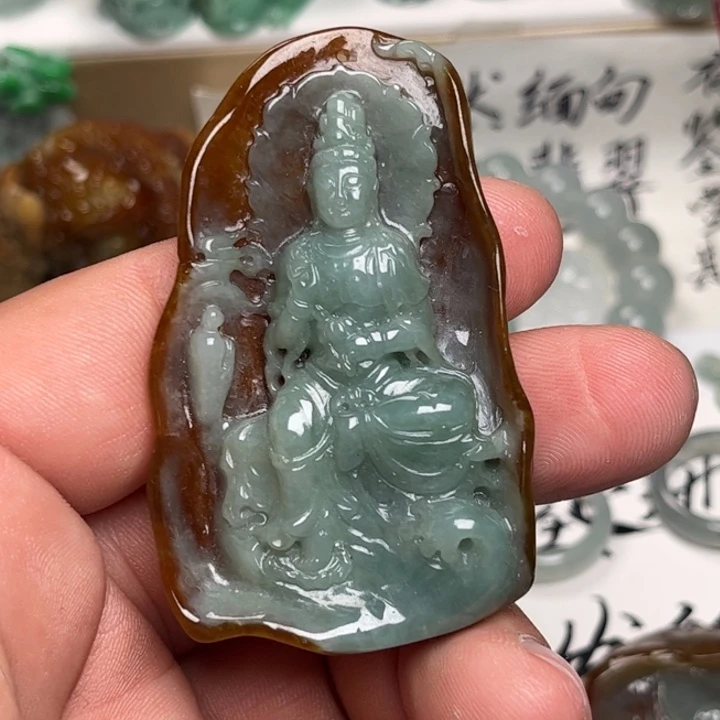 翡翠未镶嵌颈饰观音
