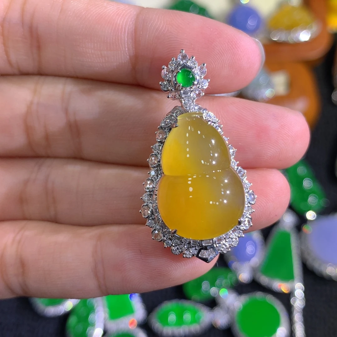 翡翠18K金镶嵌颈饰888888