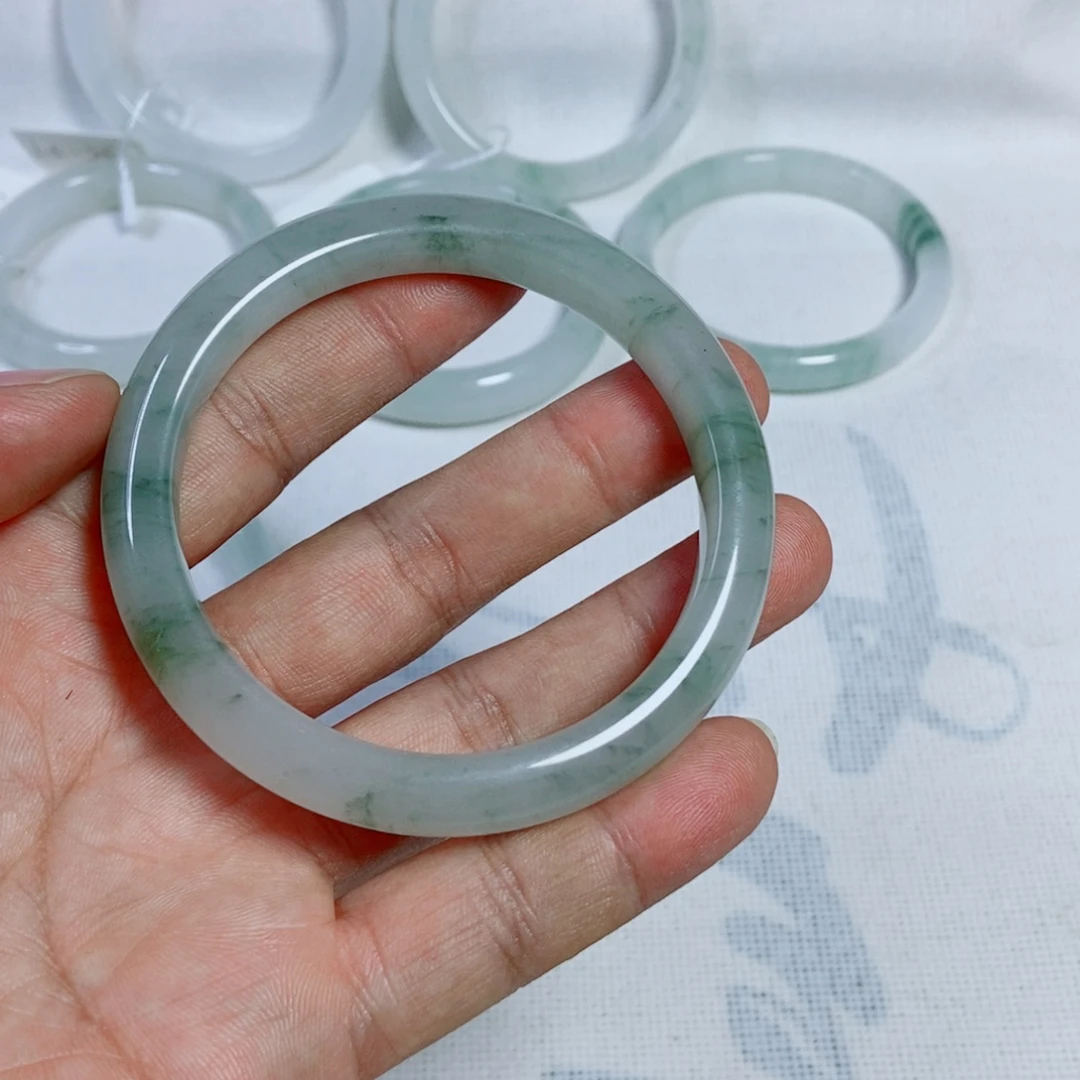 未镶嵌手镯石英质玉
