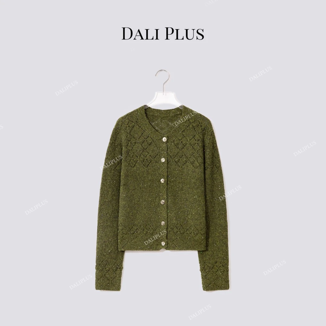 DALI PLUS“超幼羊驼毛”苔藓绿香风针织开衫-D5MM2536