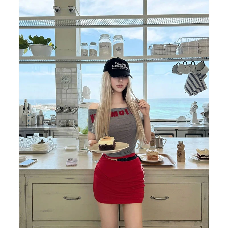 2025夏季新款挂脖背心印花一字领罩衫腰部堆褶上衣配高腰显瘦短裙