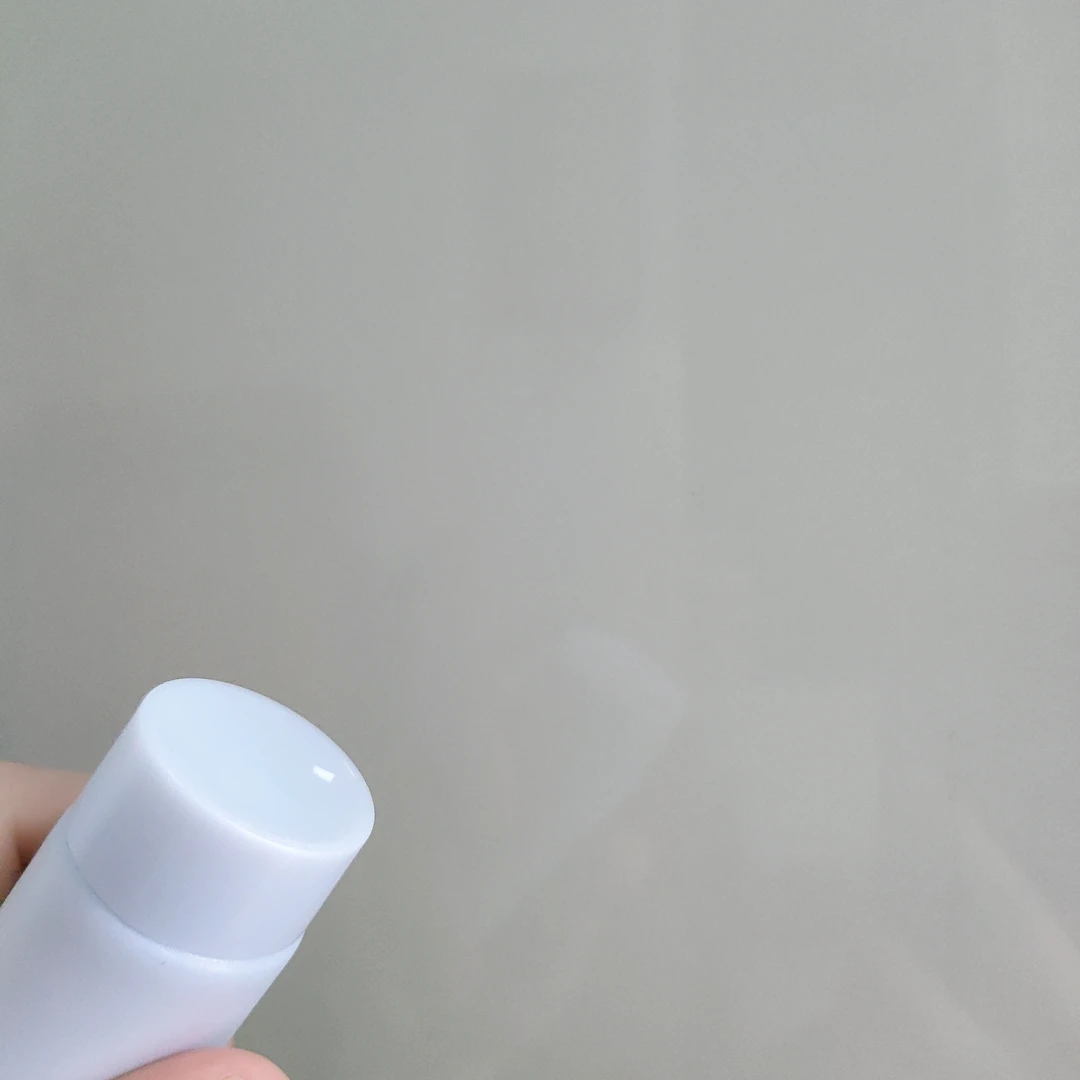 蓝色泡沫洗面奶1支