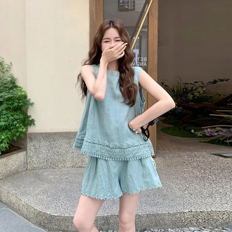 蓝色巨好看刺绣花边背心套装女2025夏季小个子休闲减龄短裤两件套