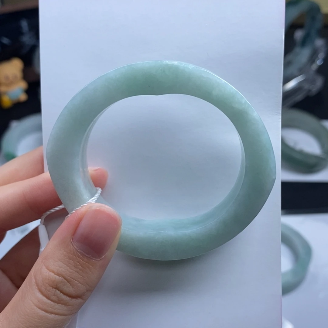 未镶嵌手镯定制翡翠种水绿底贵妃