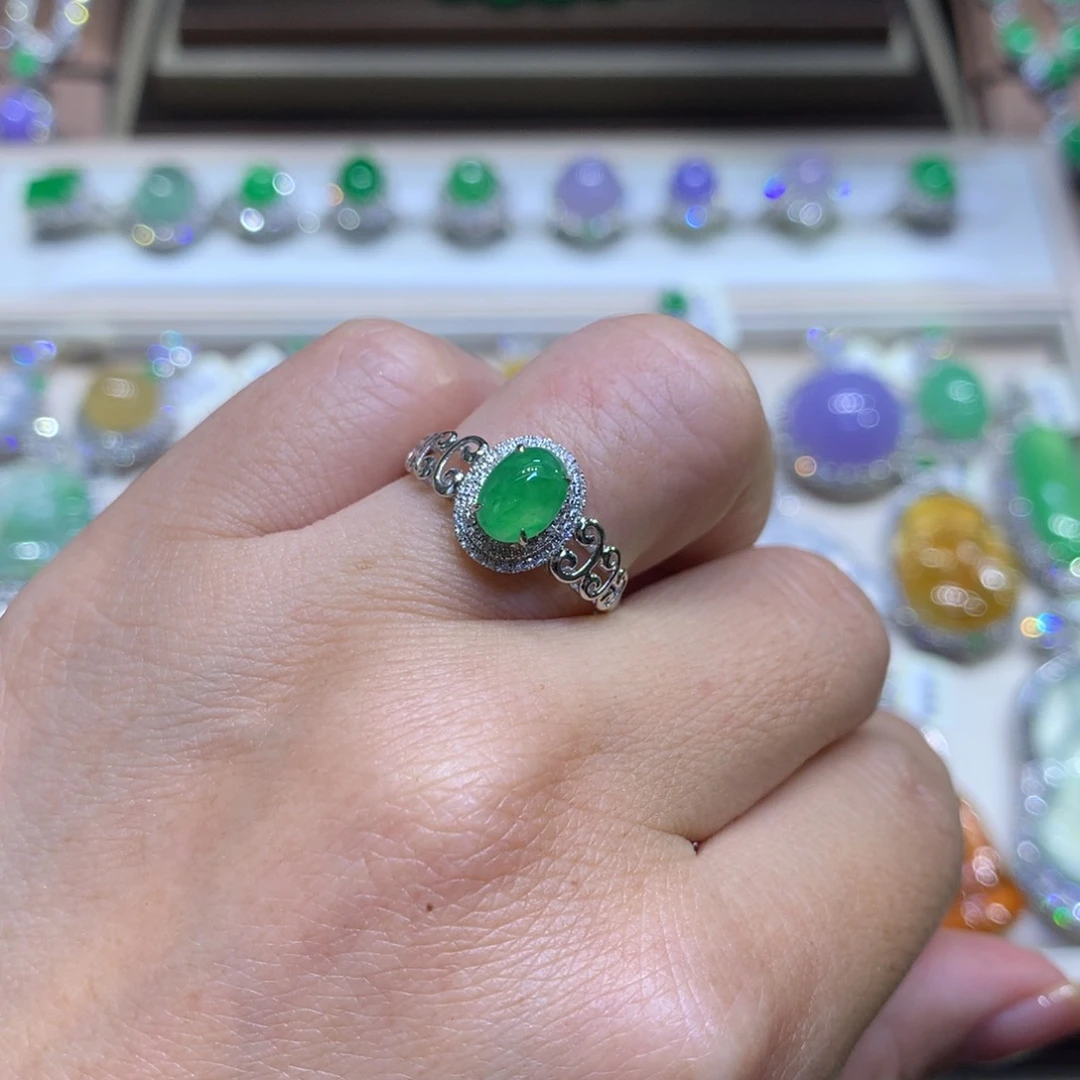 颈饰18K金镶嵌翡翠