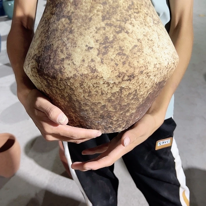 高度27厘米口19厘米