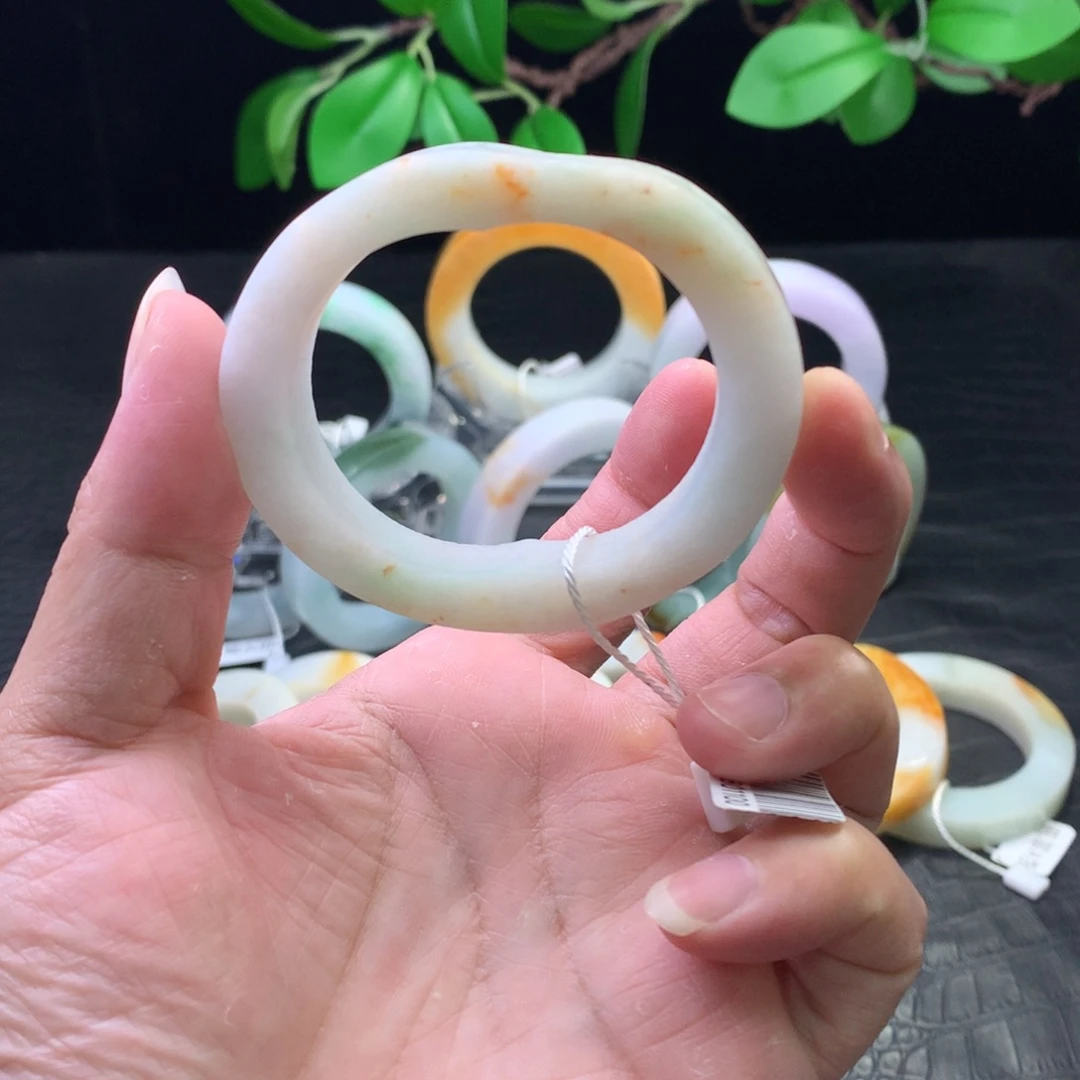 定制翡翠未镶嵌手镯