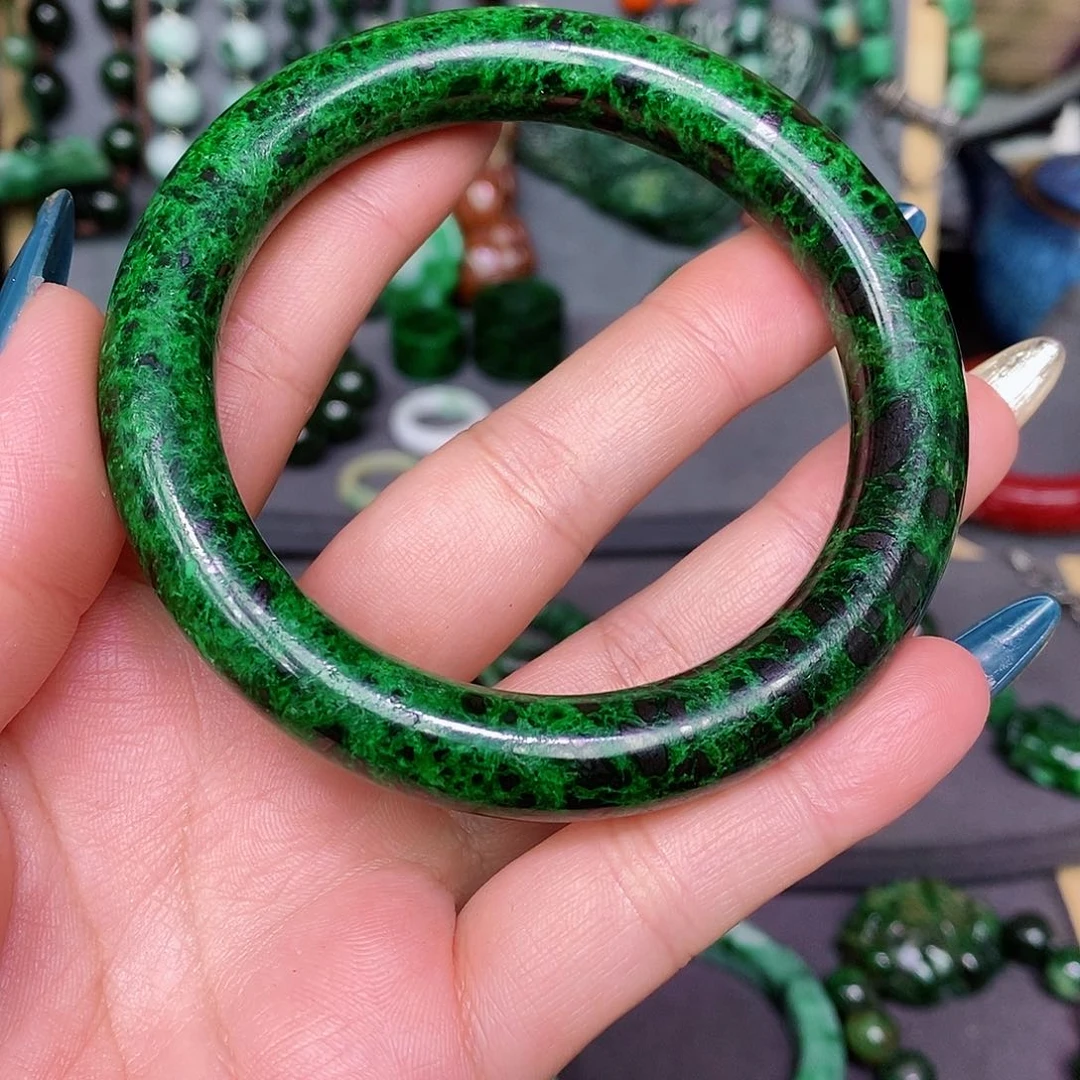 翡翠手镯未镶嵌舒*1漂亮美眉
