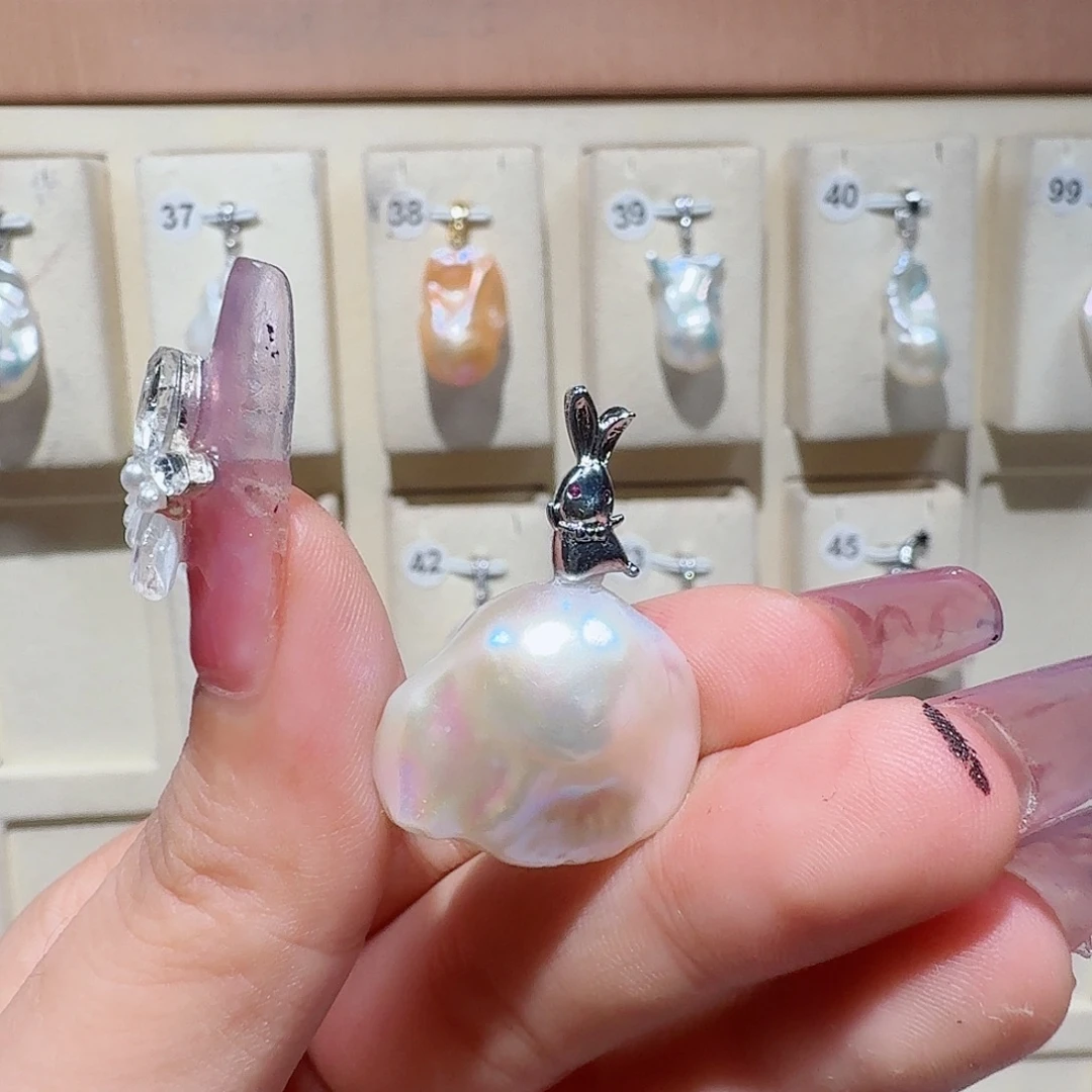 柯***鸭合金淡水珍珠颈饰