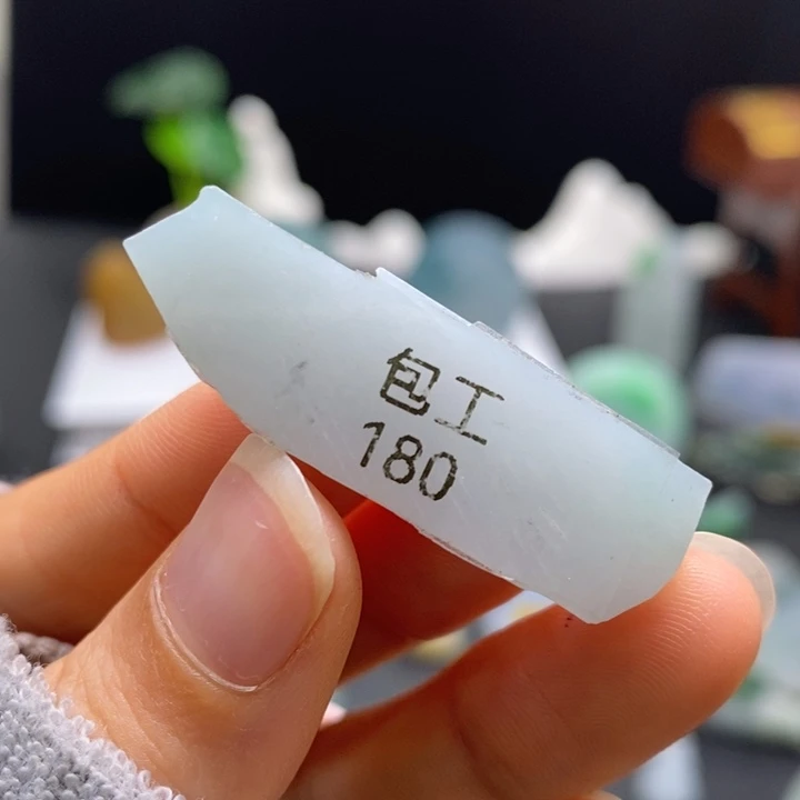 定制翡翠未镶嵌含工