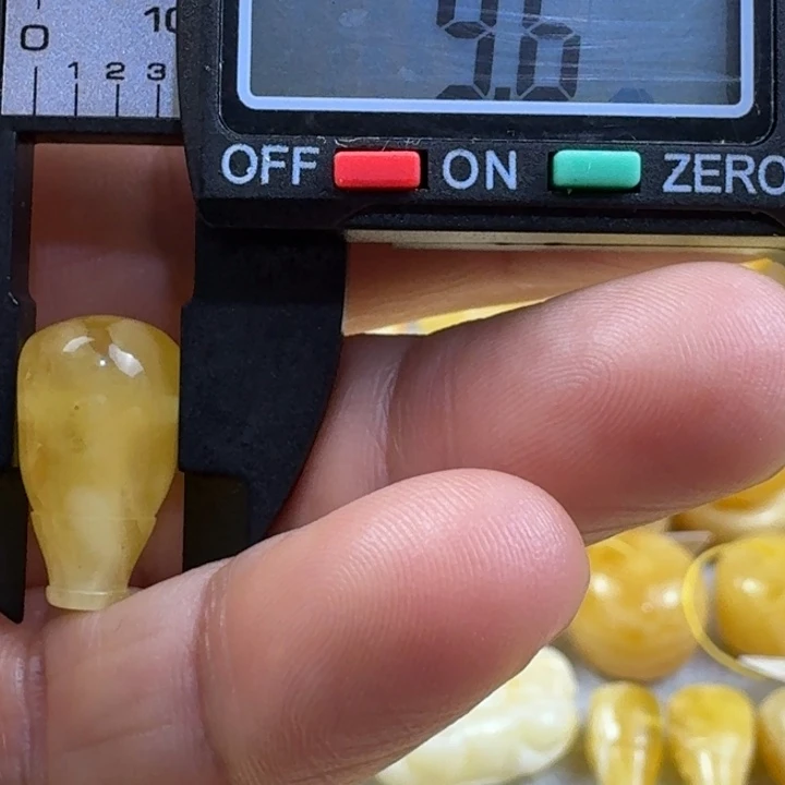 未镶嵌琥珀裸石37杂
