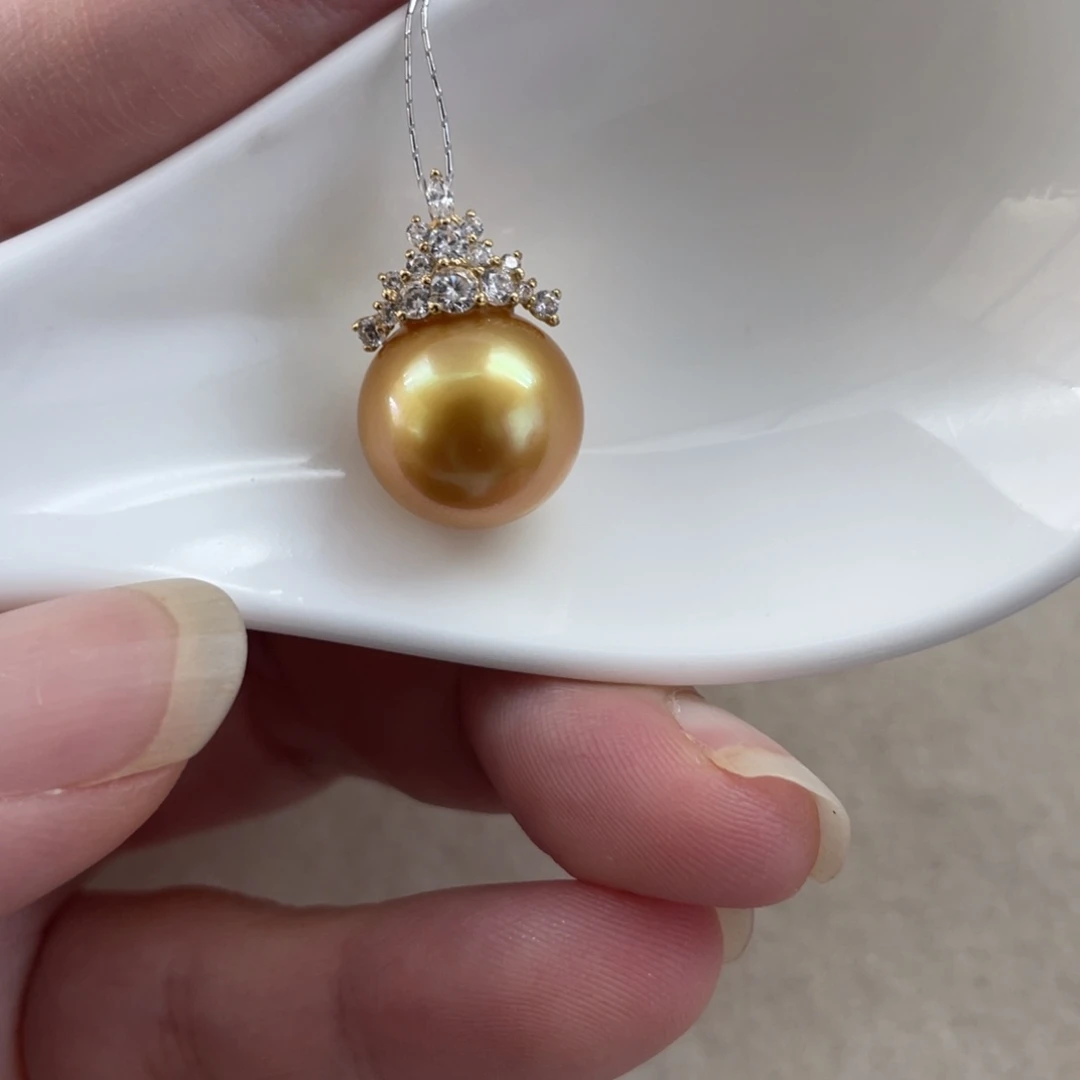 18K金镶嵌吊坠(不含链)海水珍珠13.0mm