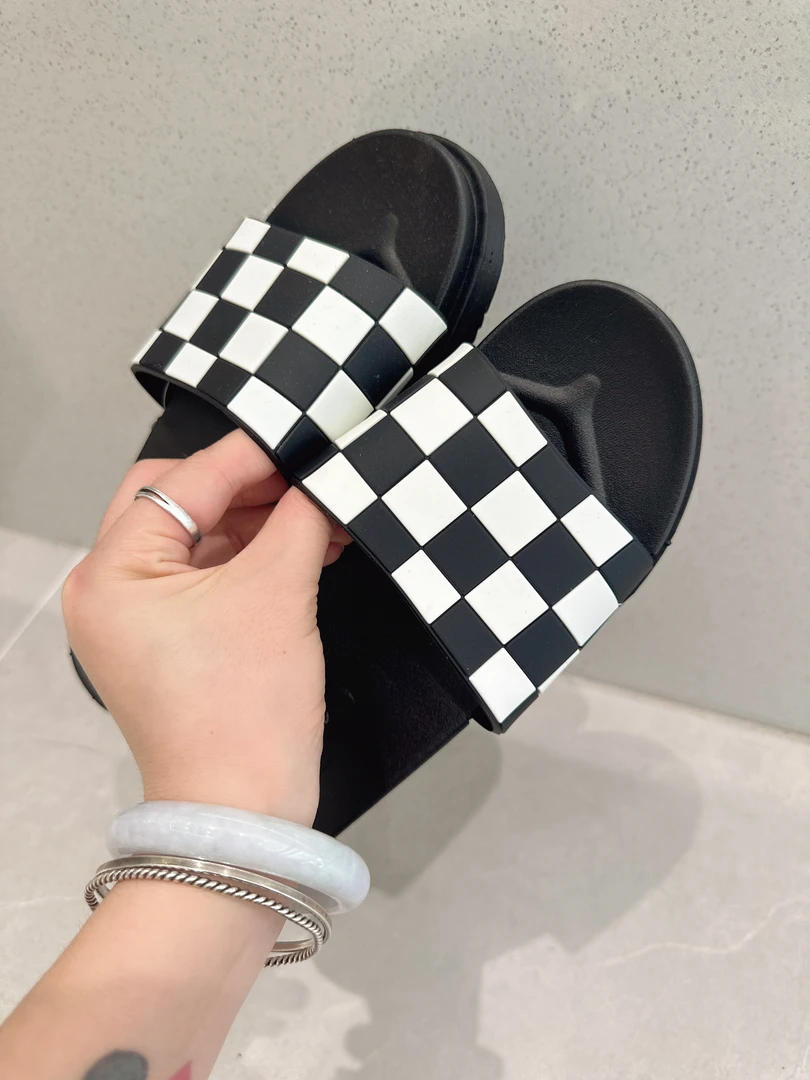 2025夏季海边拖鞋偏小一码