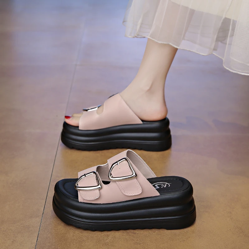 高级感厚底凉拖鞋女夏外穿2025新款时尚气质仙女皮带高跟沙滩凉鞋