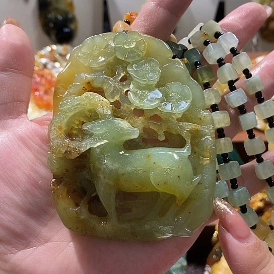 蛇纹石玉未镶嵌颈饰