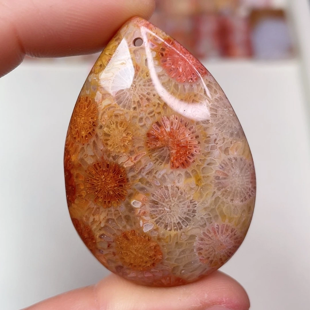 【闪购商品】未镶嵌吊坠(赠链)硅化玉