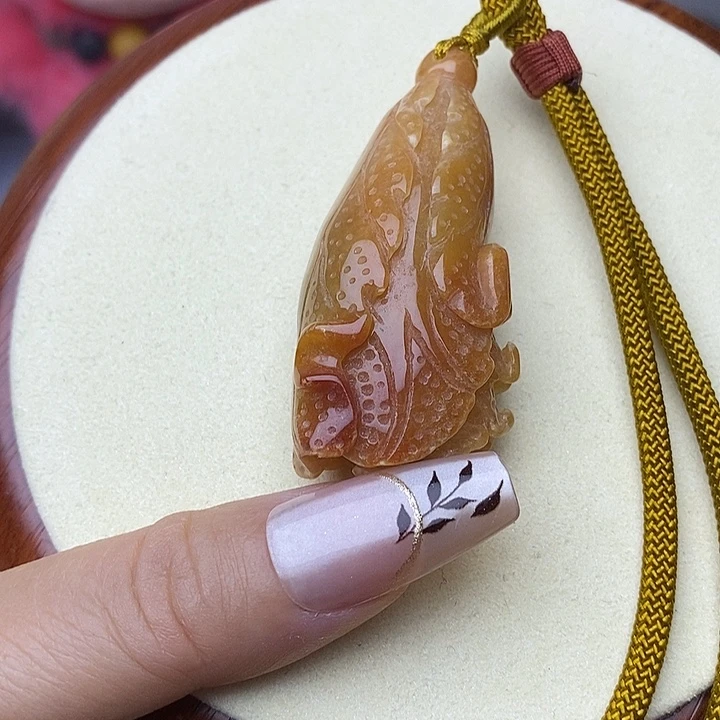颈饰未镶嵌翡翠白菜吊坠