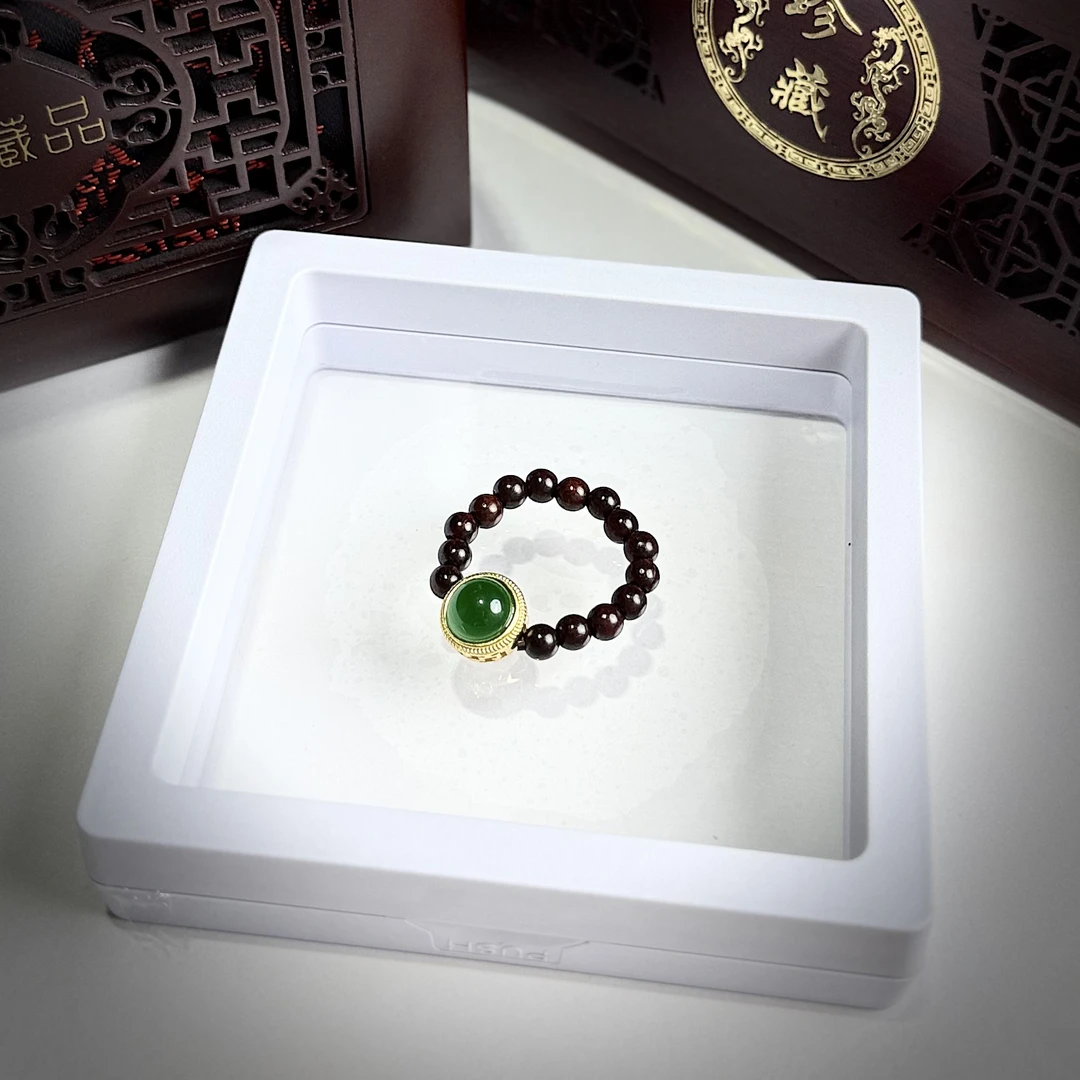 S0748-小叶紫檀戒指（配透明盒）