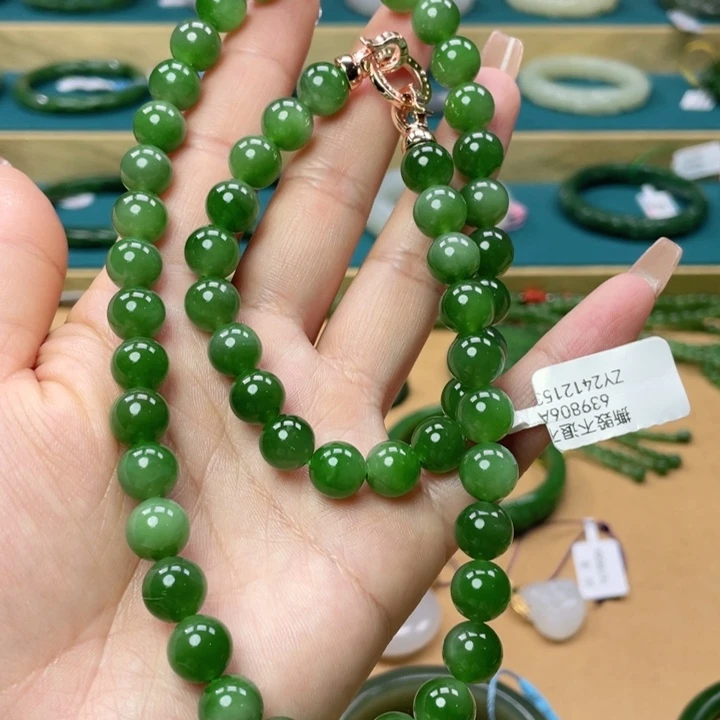 和田玉项链圈口61+。编号3未镶嵌