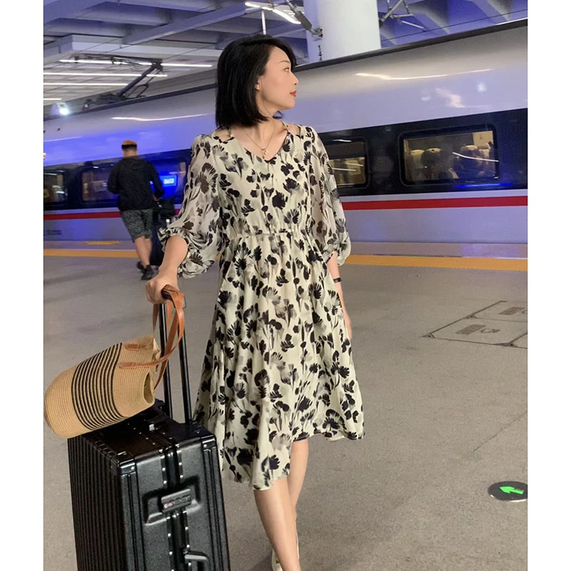 夏季新款碎花气质女装连衣裙法式V领收腰显瘦中长款裙子 福利001