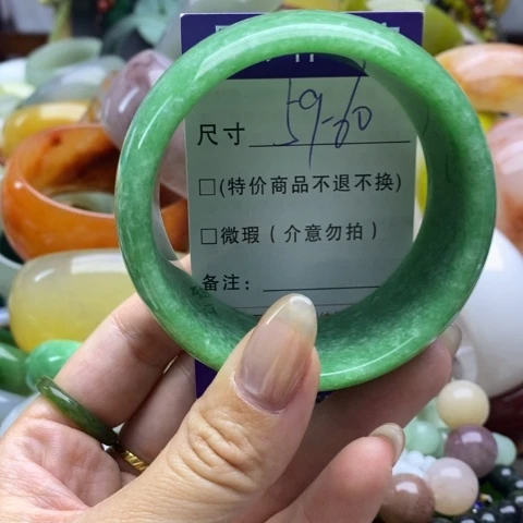 未镶嵌手镯石英质玉