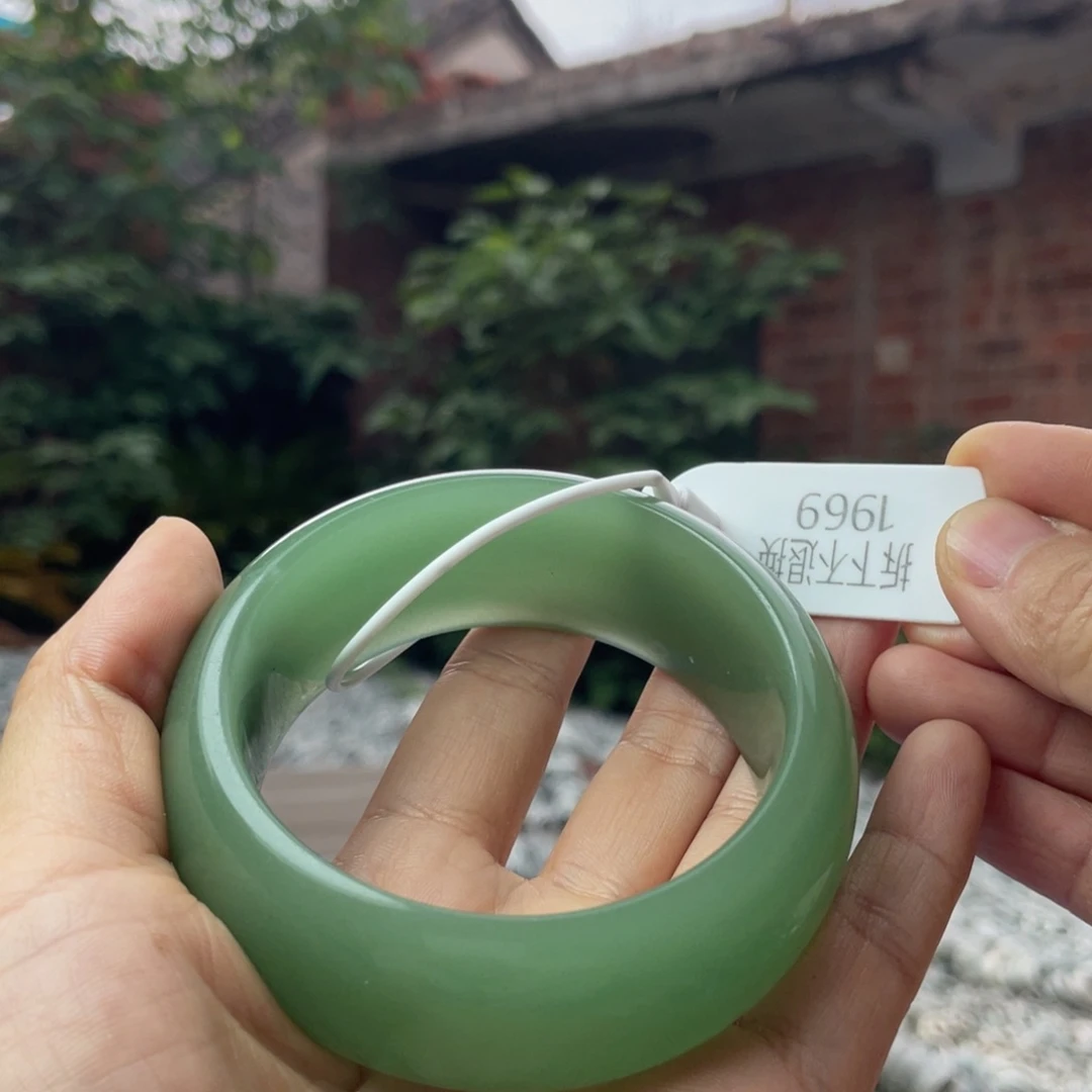 手镯石英质玉未镶嵌东岭玉轮胎