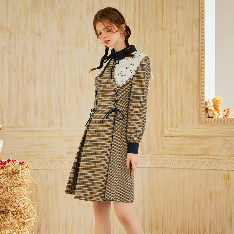 DD+迪迪加气质复古格纹蕾丝斗篷长袖连衣裙DD214J60578