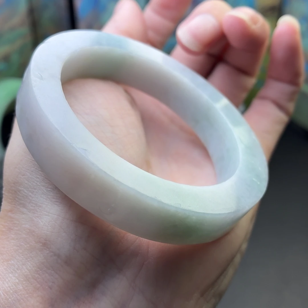 定制翡翠未镶嵌翡翠手镯种老起胶，漏