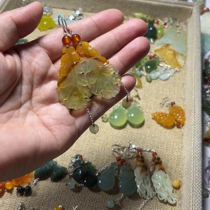 蛇纹石玉合金吊坠