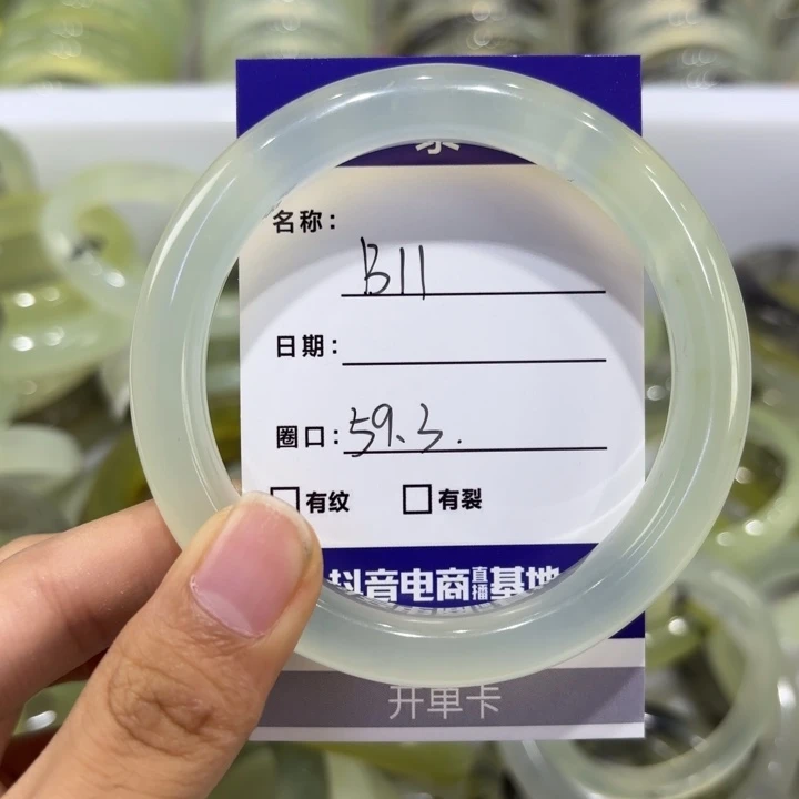 未镶嵌岫玉手镯天然