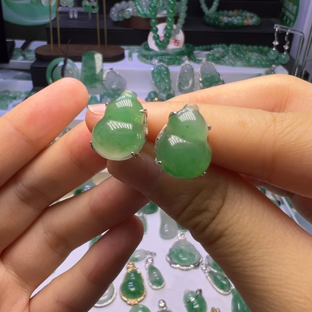 石英质玉（非洲翠）未镶嵌颈饰