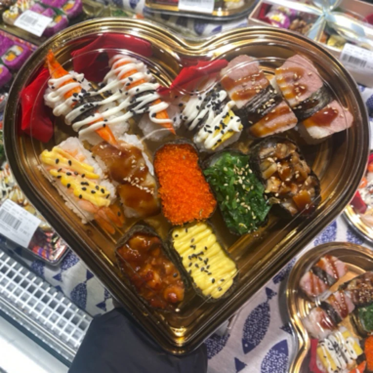 全家福寿司套餐一盒