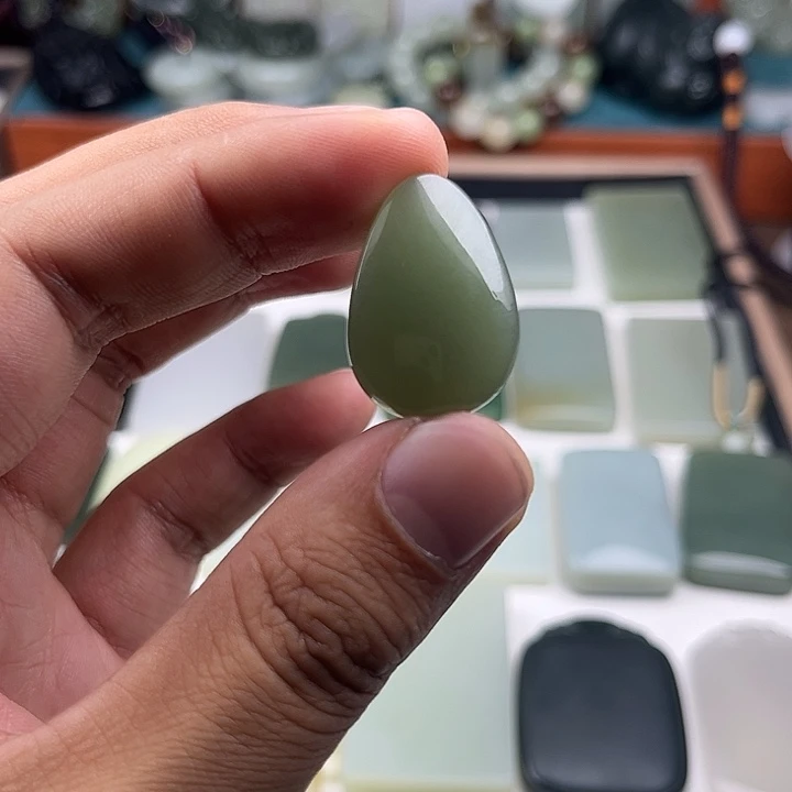 颈饰未镶嵌和田玉（糖玉）