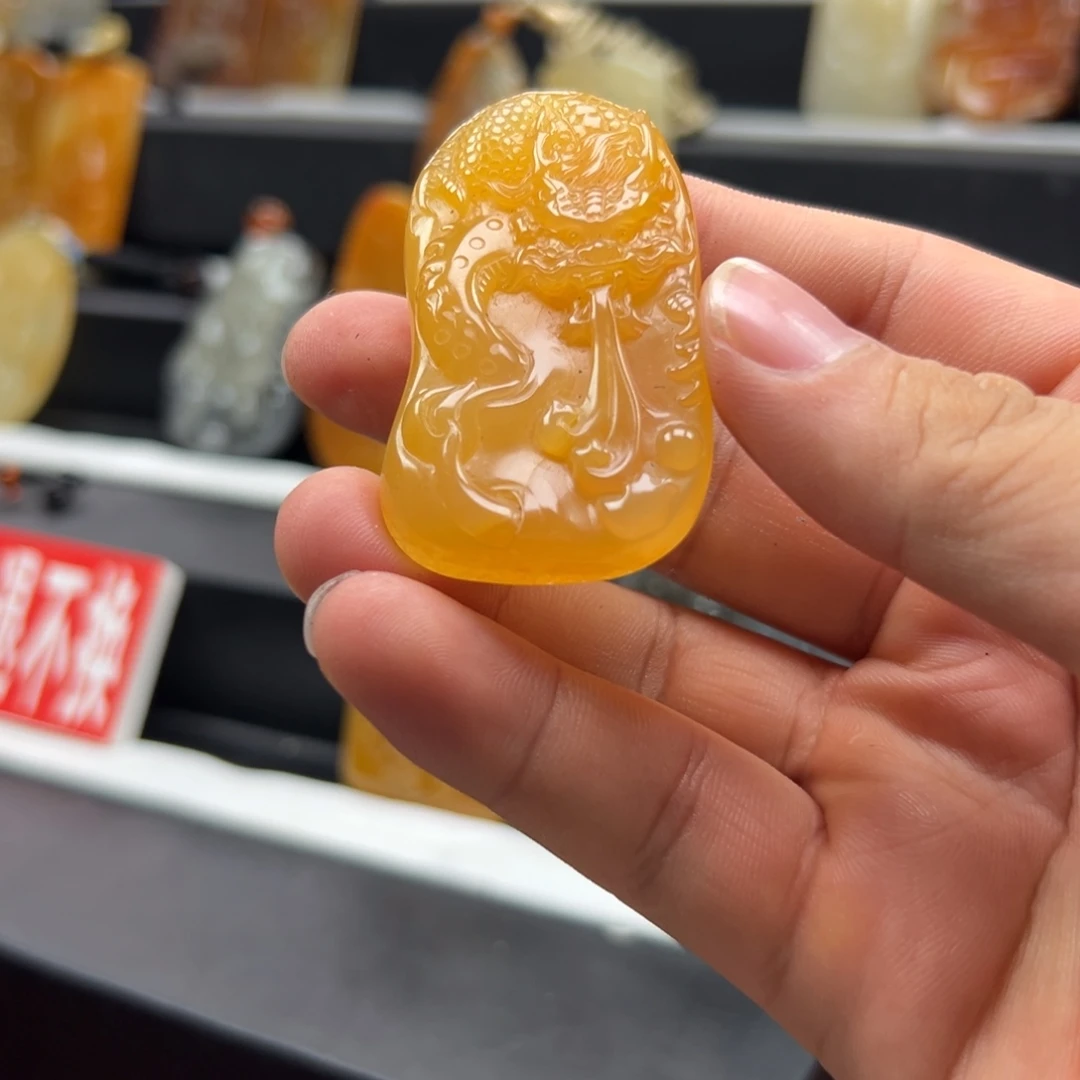 未镶嵌石英质玉（黄龙玉）黄龙玉
