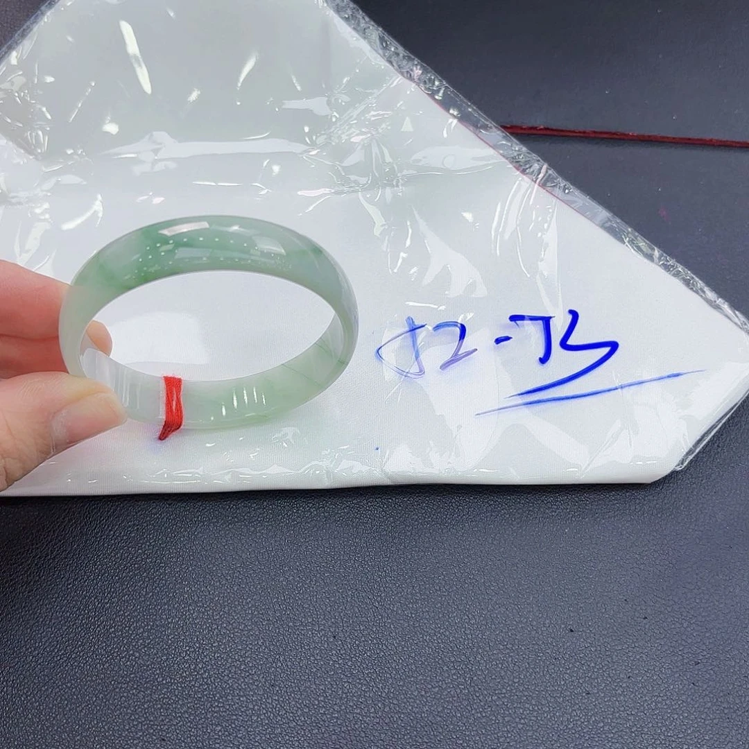 翡翠手镯未镶嵌手镯52.53