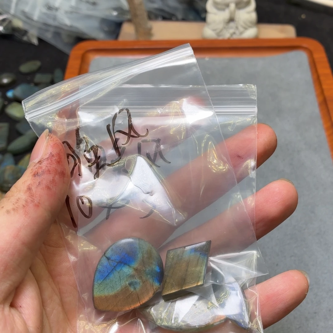 借***序拉长石未镶嵌珠宝半成品