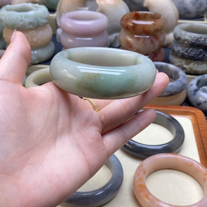 石英岩玉手镯未镶嵌