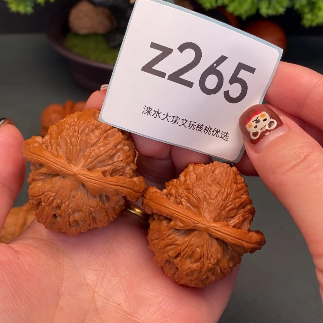 文玩核桃把件闷白        265