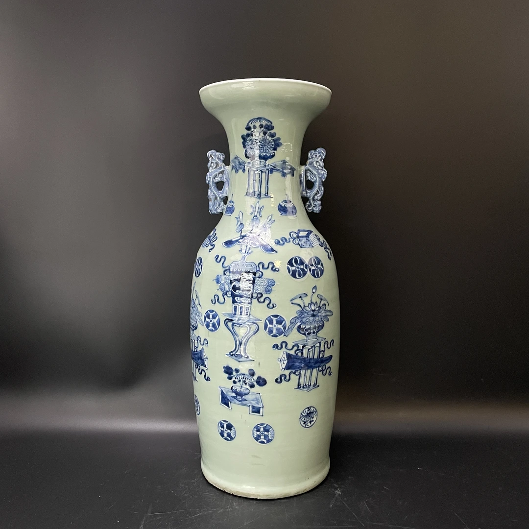 25121189 清道光豆青釉博古花卉纹双耳赏瓶 高58.9cm