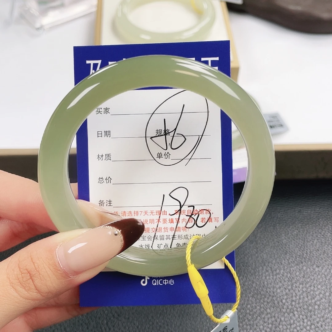 秋***渔和田玉未镶嵌手镯