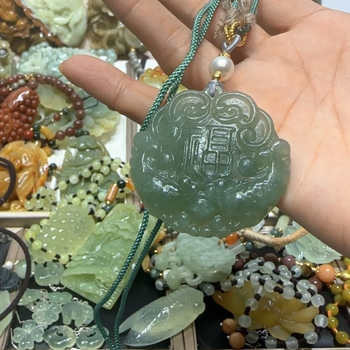 蛇纹石玉未镶嵌吊坠