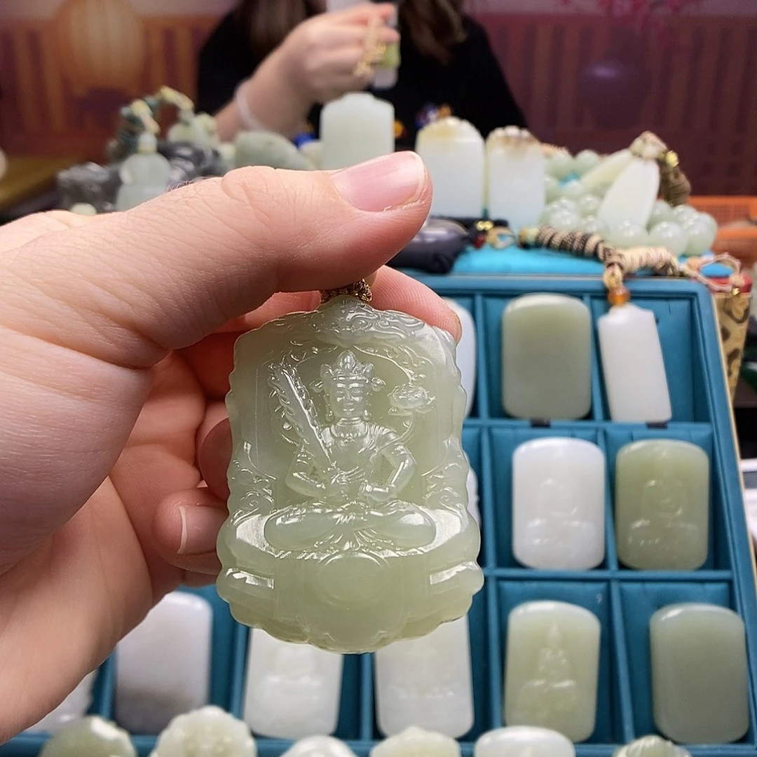 和田玉未镶嵌颈饰玉*花