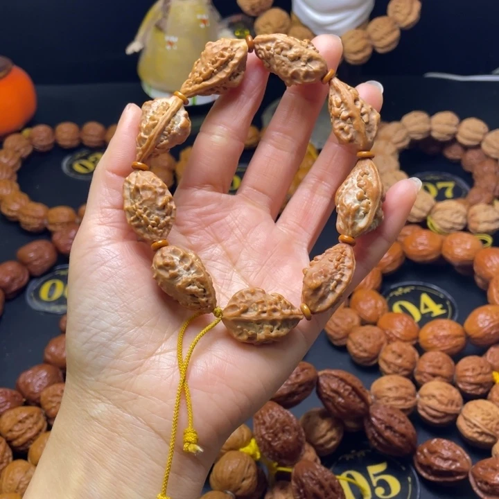 花***。文玩核桃手串麒麟角