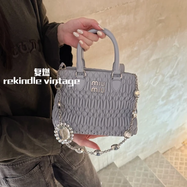 95新 MIU MIU/缪缪 复燃精选/baby蓝crystal褶皱宝石链斜挎包