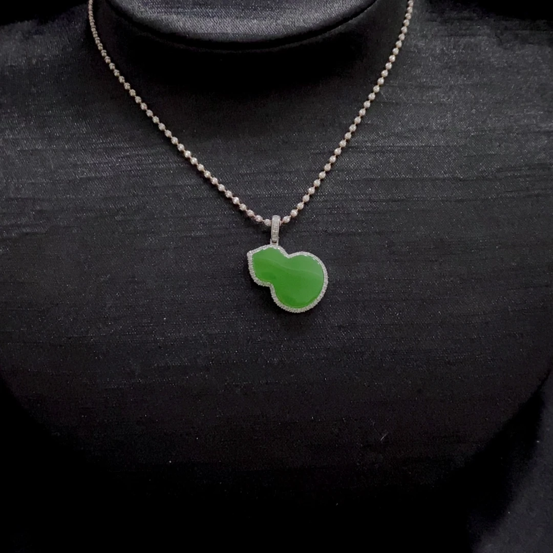 和田碧玉苹果绿蛋面葫芦吊坠18k金镶嵌款式精致时尚【不含链子】