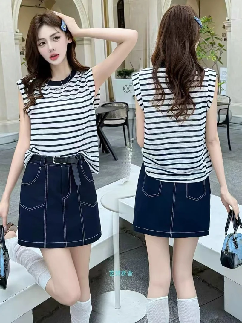 燕妮雅姿休闲风时尚套装条纹百搭无袖短袖短裤套装T222