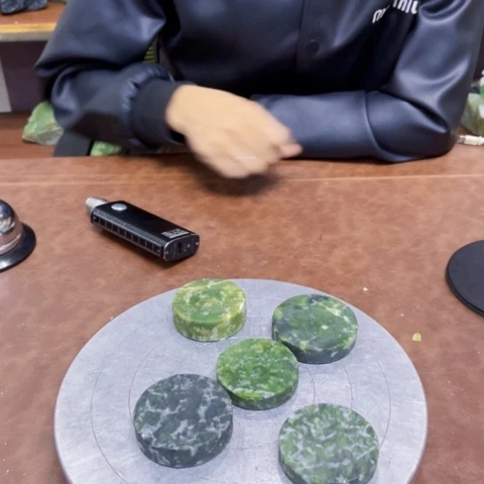 未镶嵌蛇纹石玉原石