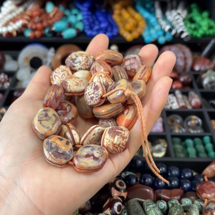 谷***成玛瑙/玉髓未镶嵌颈饰