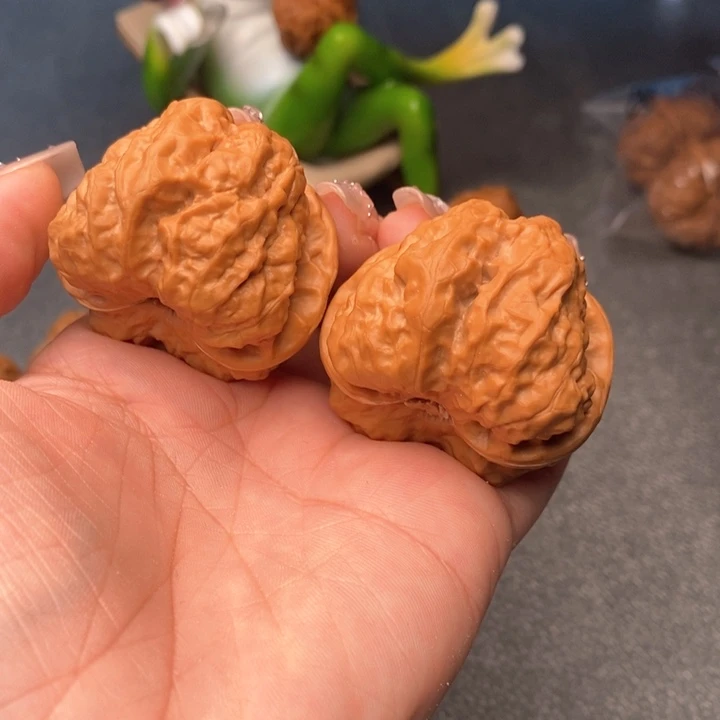 文玩核桃吊坠一****式娃娃42.42.02